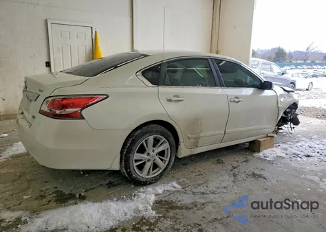 2014 Nissan Altima 2.5 from USA, damaged, VIN 1N4AL3AP8EC322941